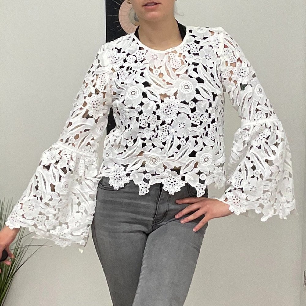 DECJUBA Bell Sleeve Eyelet Floral Lace Top Blouse Size 10 White